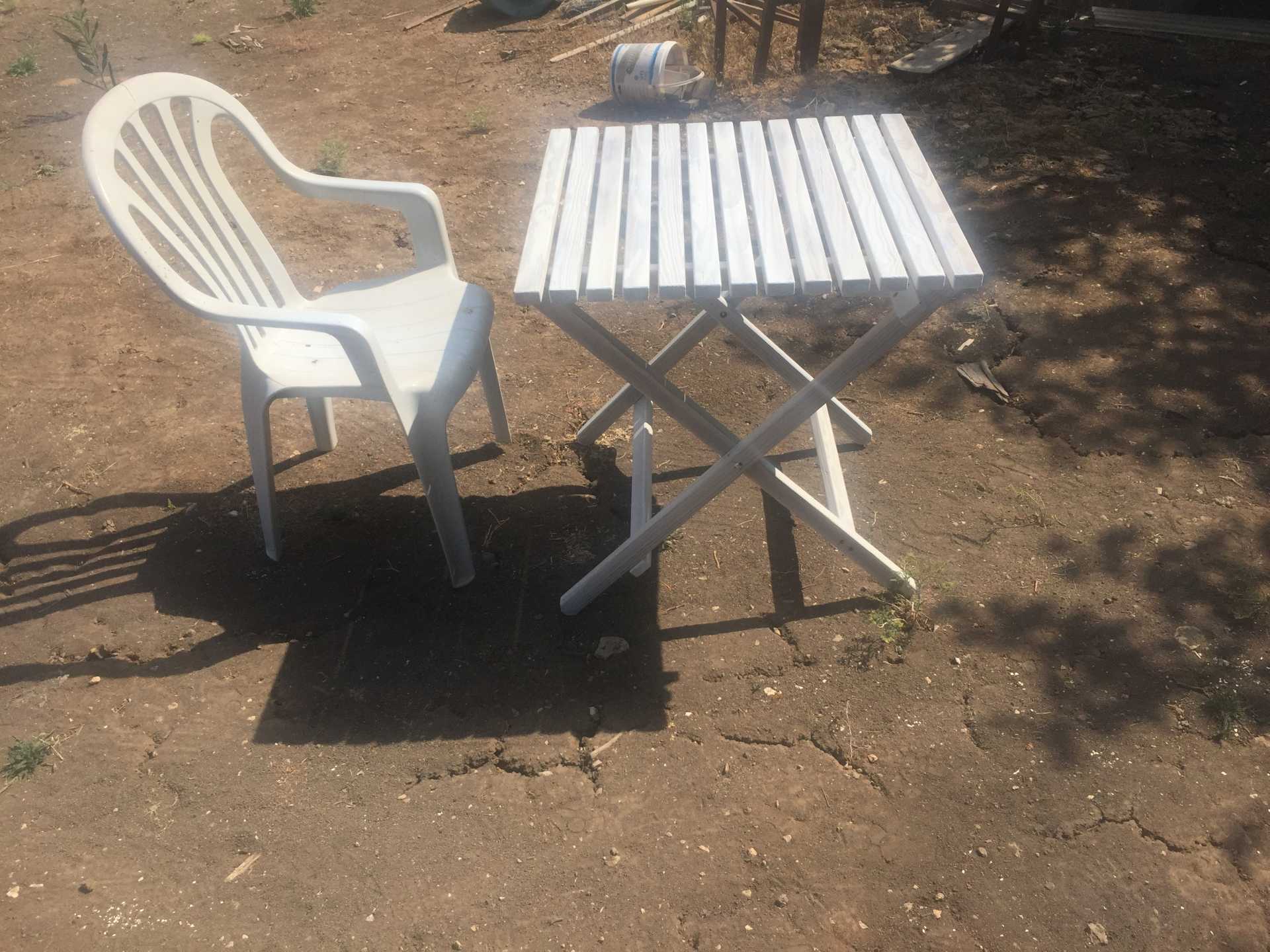 שולחן מתקפל מעץ